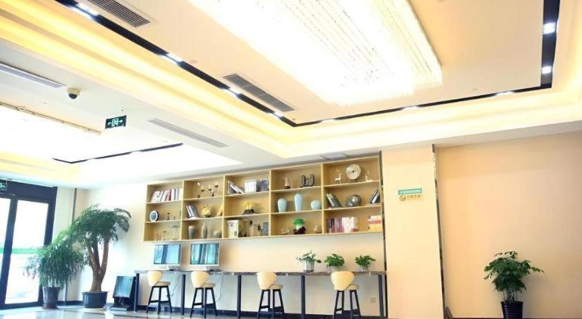 Greentree Fengxian District Xiaotang Metro Station Hotel 3*