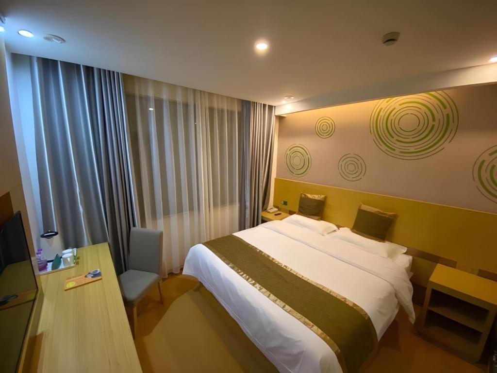 Greentree Fengxian District Xiaotang Metro Station Hotel
