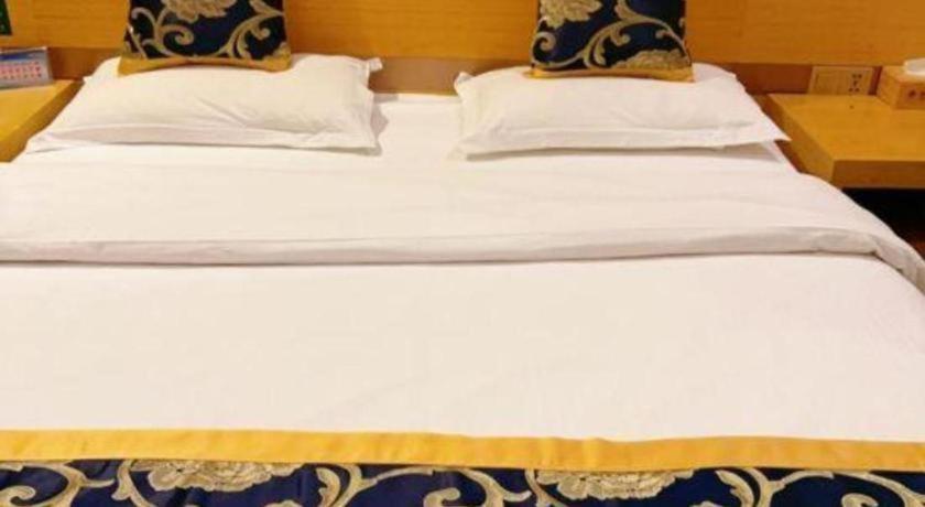 Greentree Fengxian District Xiaotang Metro Station Hotel
