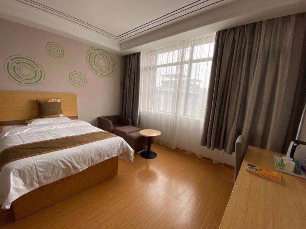 Greentree Fengxian District Xiaotang Metro Station Hotel