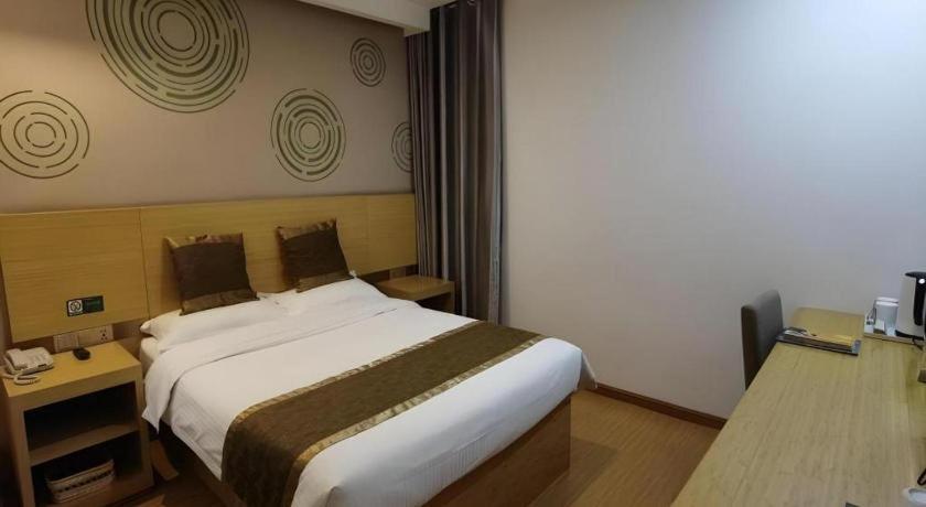 Hotel Greentree Fengxian District Xiaotang Metro Station