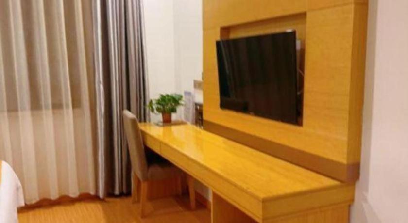 Greentree Fengxian District Xiaotang Metro Station 3*